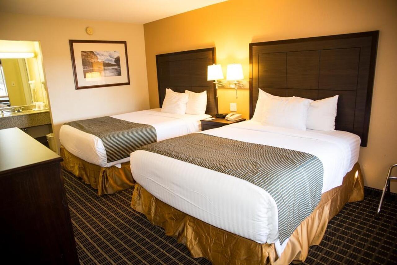 Ramada By Wyndham Flagstaff East Hotel Ngoại thất bức ảnh