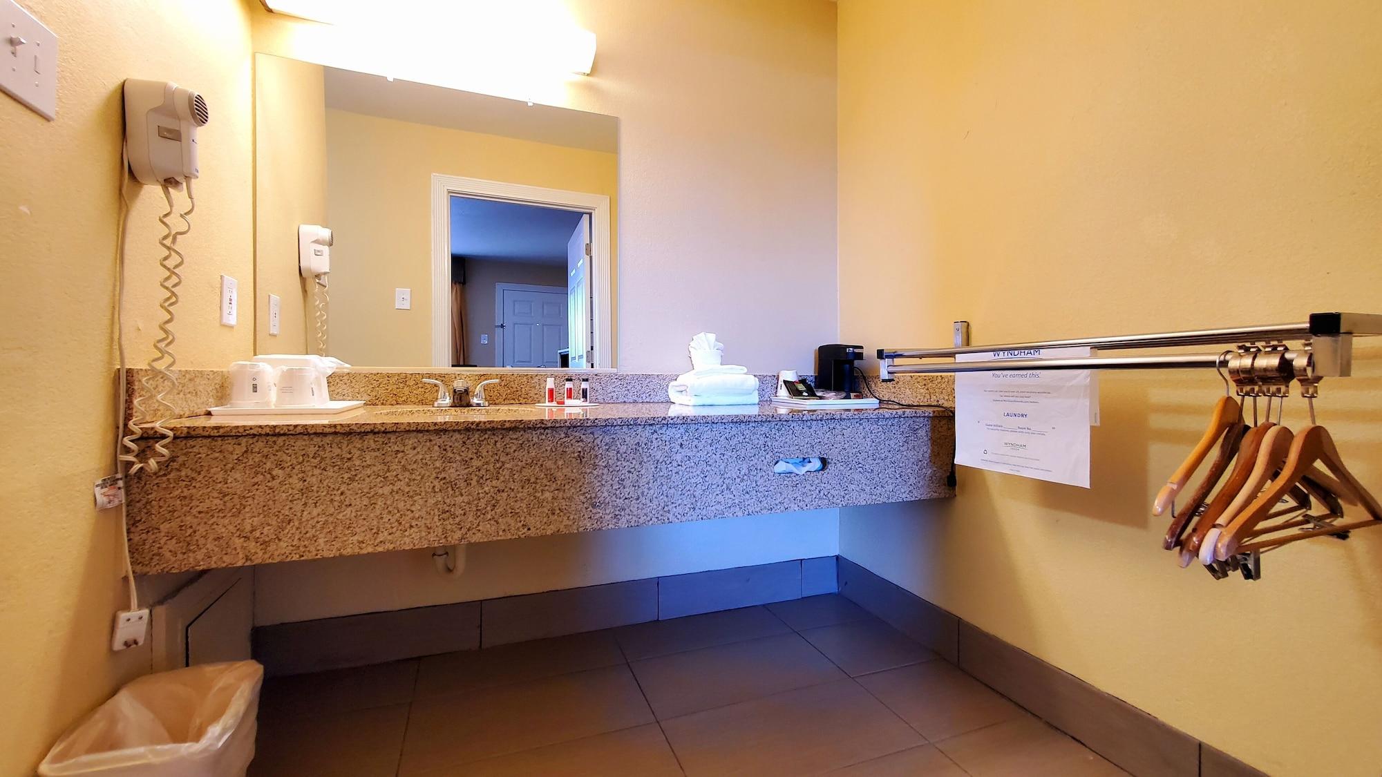 Ramada By Wyndham Flagstaff East Hotel Ngoại thất bức ảnh
