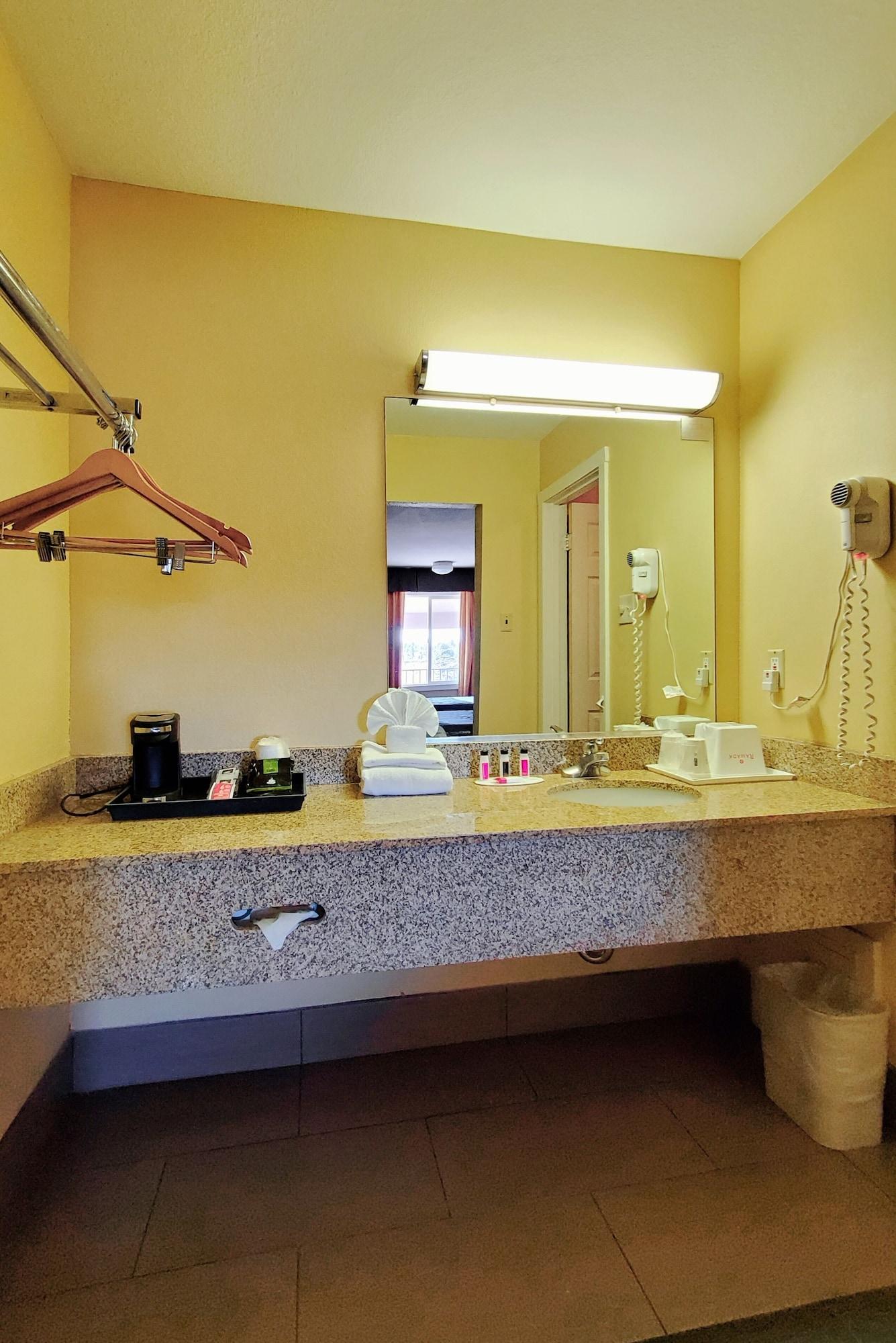 Ramada By Wyndham Flagstaff East Hotel Ngoại thất bức ảnh