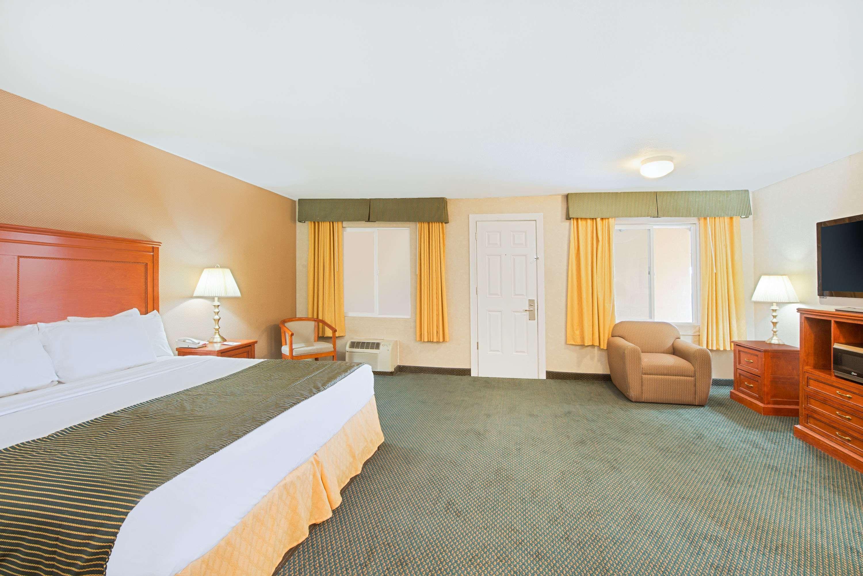 Ramada By Wyndham Flagstaff East Hotel Ngoại thất bức ảnh
