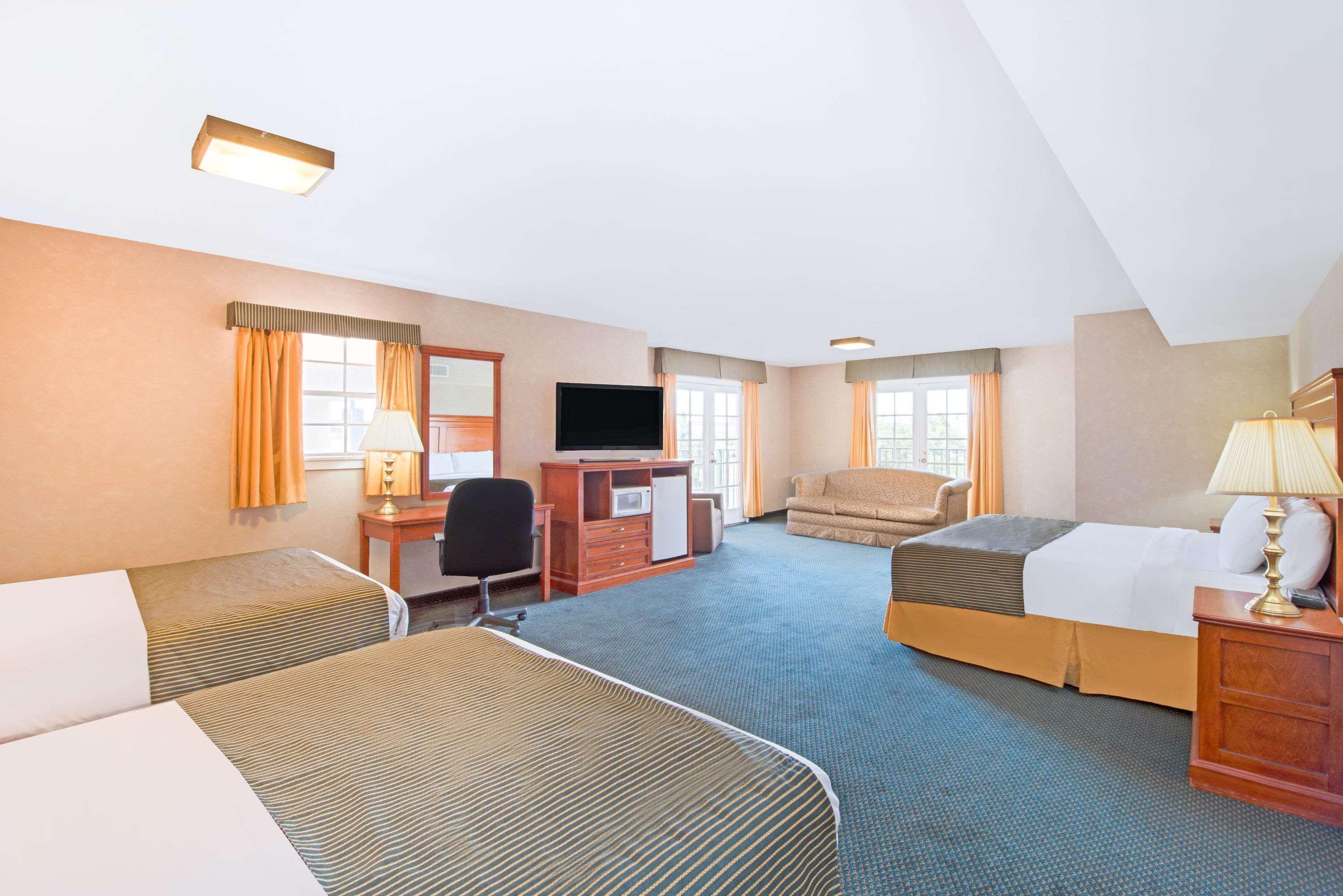 Ramada By Wyndham Flagstaff East Hotel Ngoại thất bức ảnh