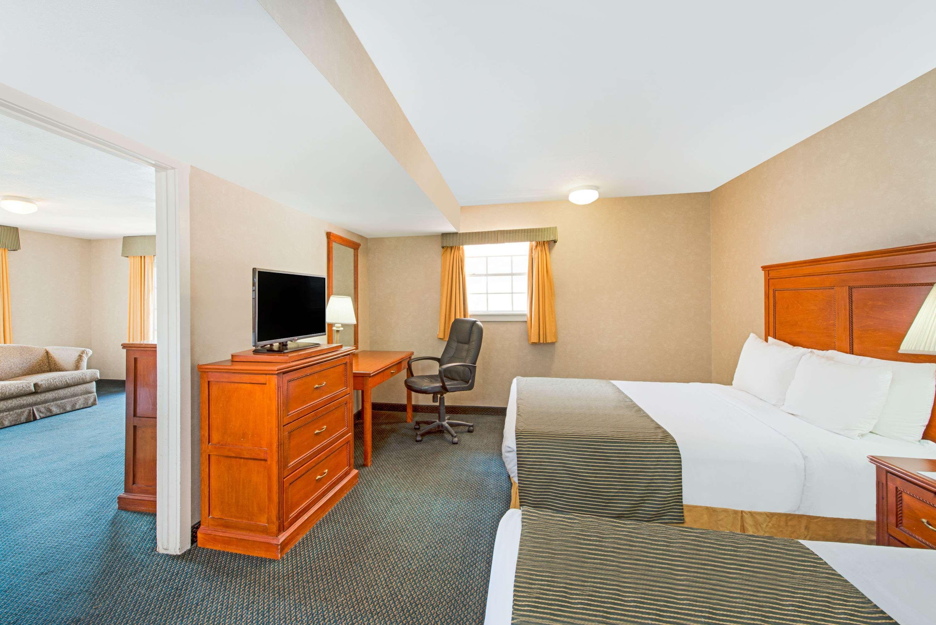 Ramada By Wyndham Flagstaff East Hotel Ngoại thất bức ảnh
