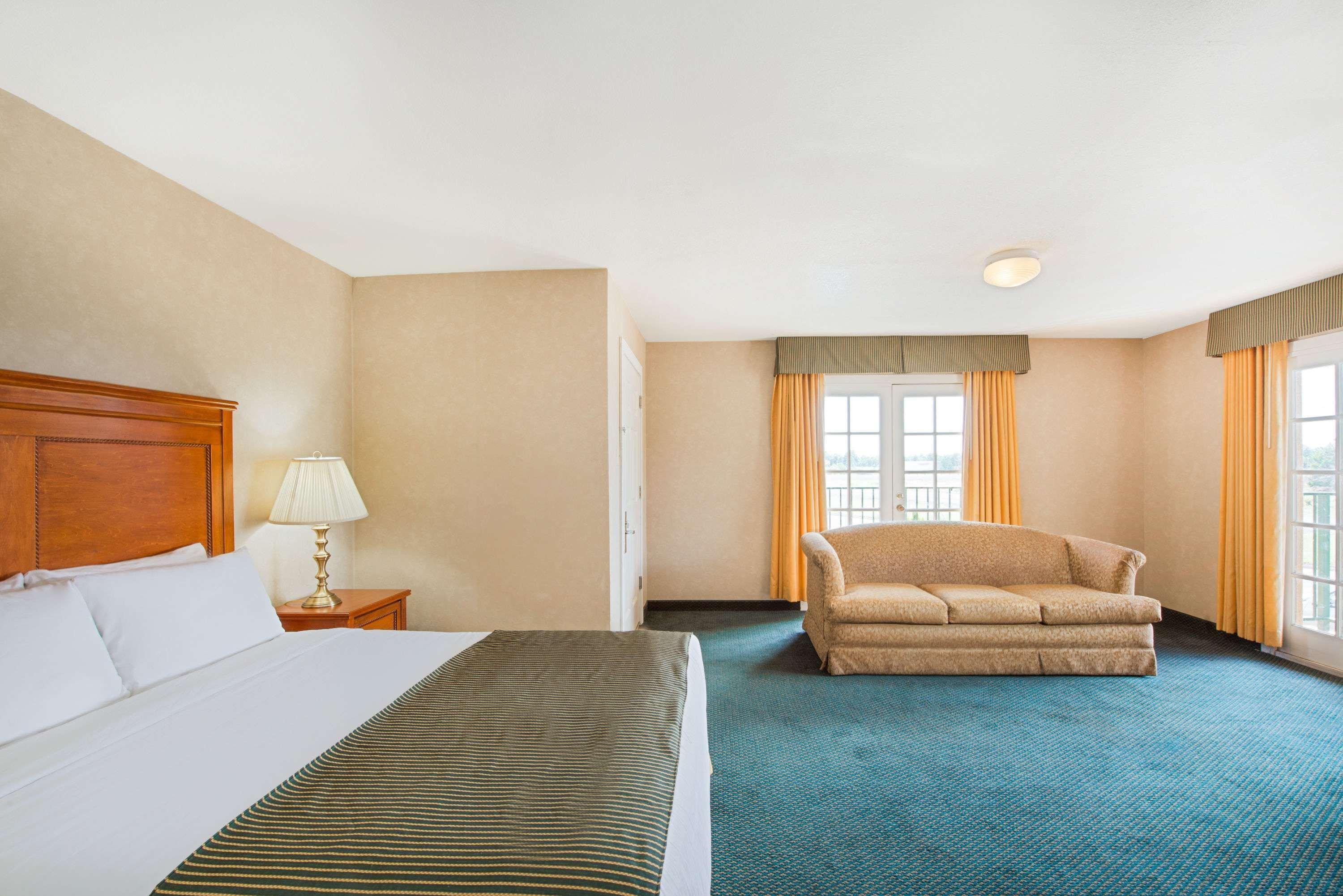 Ramada By Wyndham Flagstaff East Hotel Ngoại thất bức ảnh