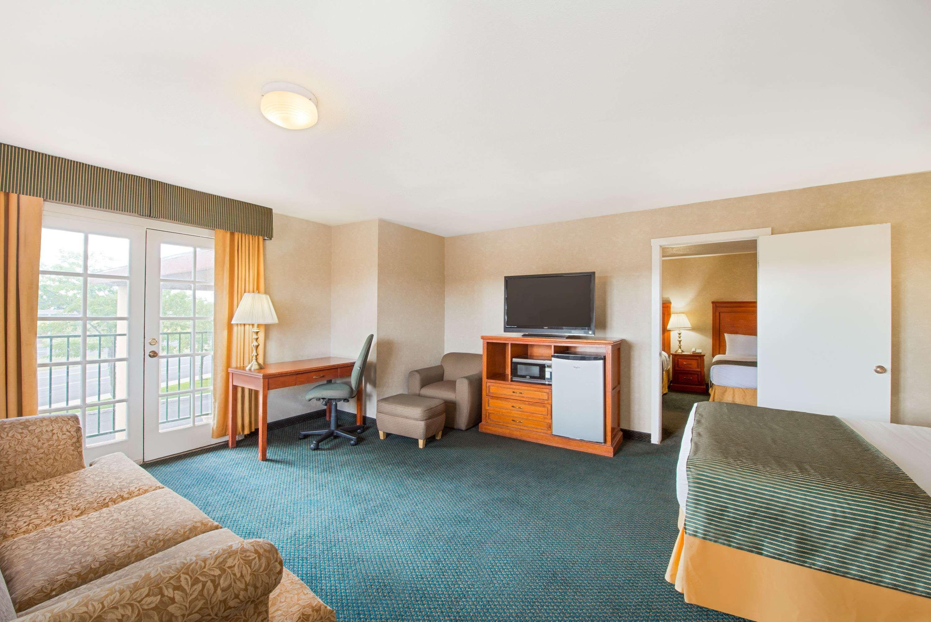 Ramada By Wyndham Flagstaff East Hotel Ngoại thất bức ảnh