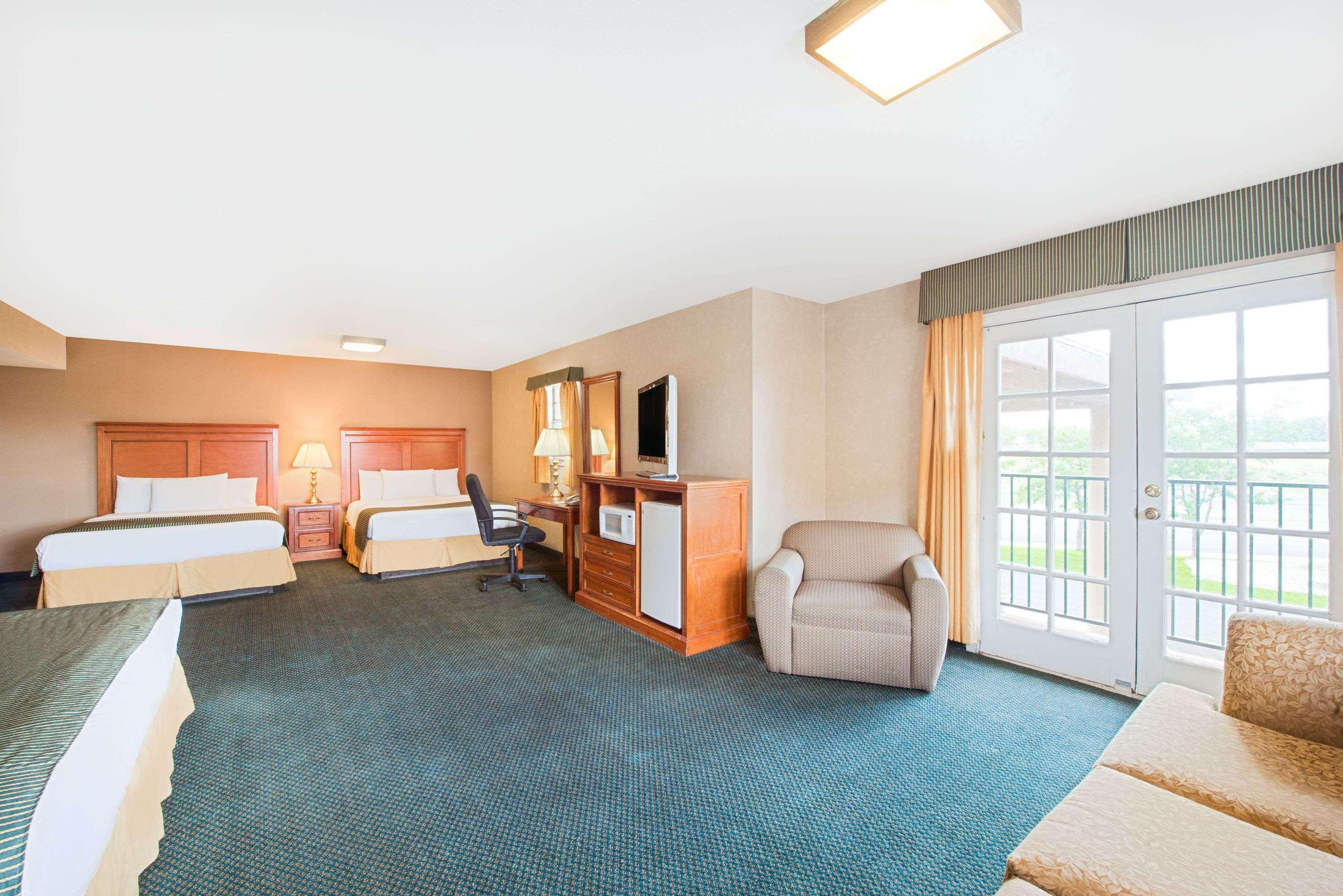 Ramada By Wyndham Flagstaff East Hotel Ngoại thất bức ảnh