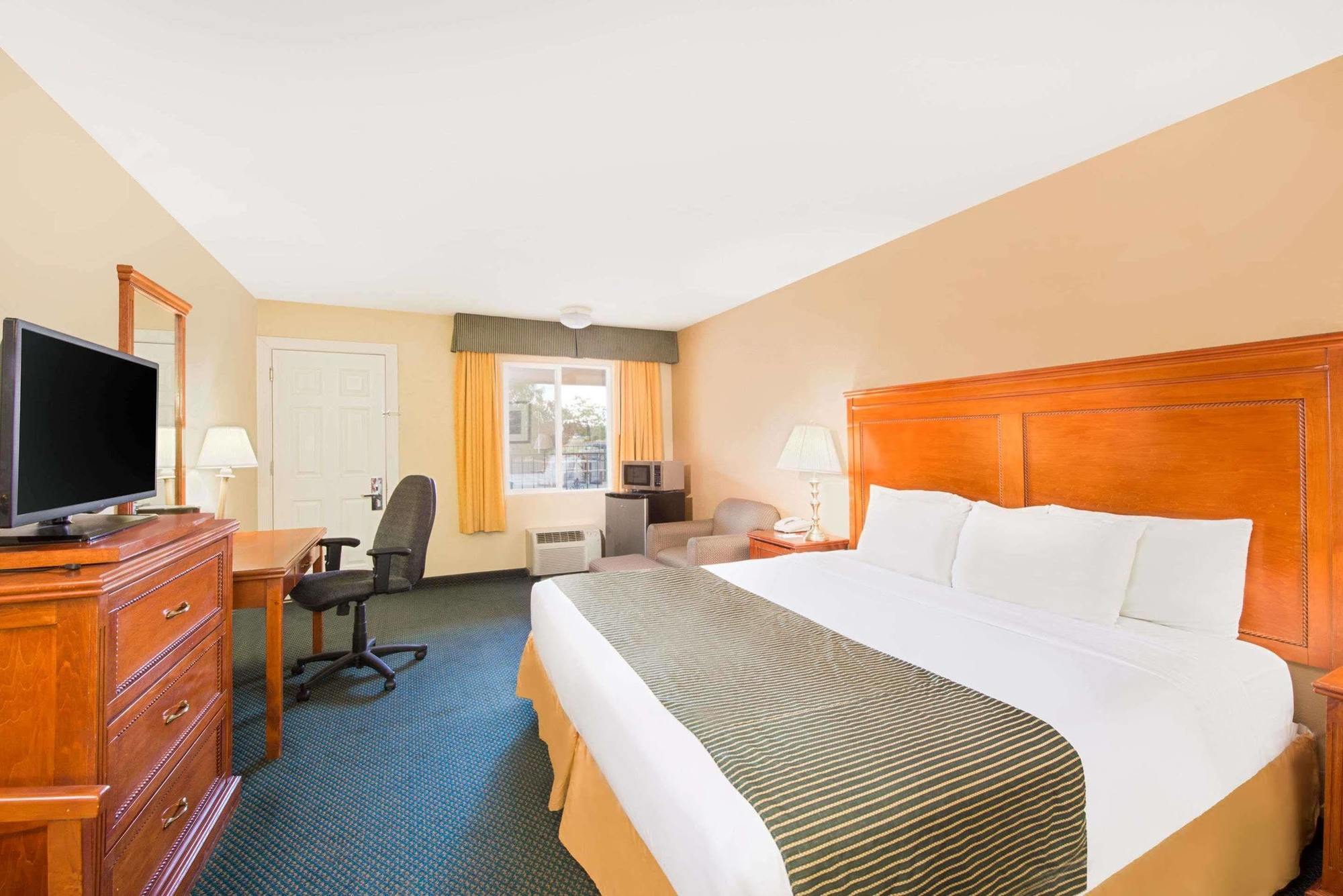 Ramada By Wyndham Flagstaff East Hotel Ngoại thất bức ảnh