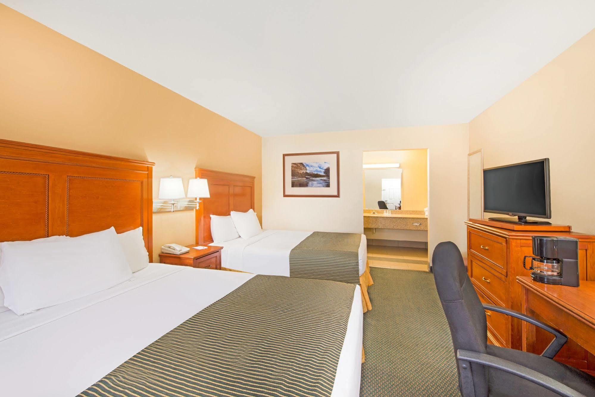 Ramada By Wyndham Flagstaff East Hotel Ngoại thất bức ảnh