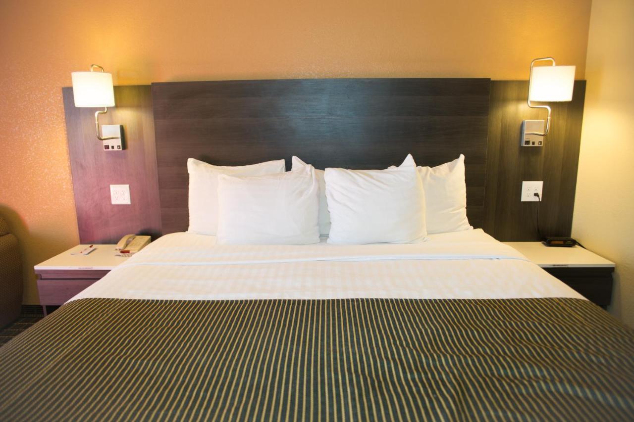 Ramada By Wyndham Flagstaff East Hotel Ngoại thất bức ảnh