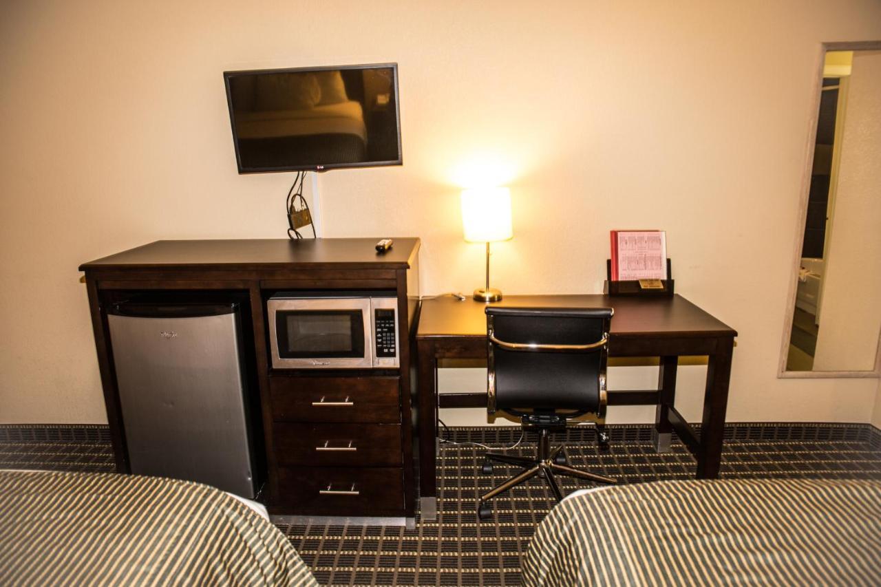 Ramada By Wyndham Flagstaff East Hotel Ngoại thất bức ảnh