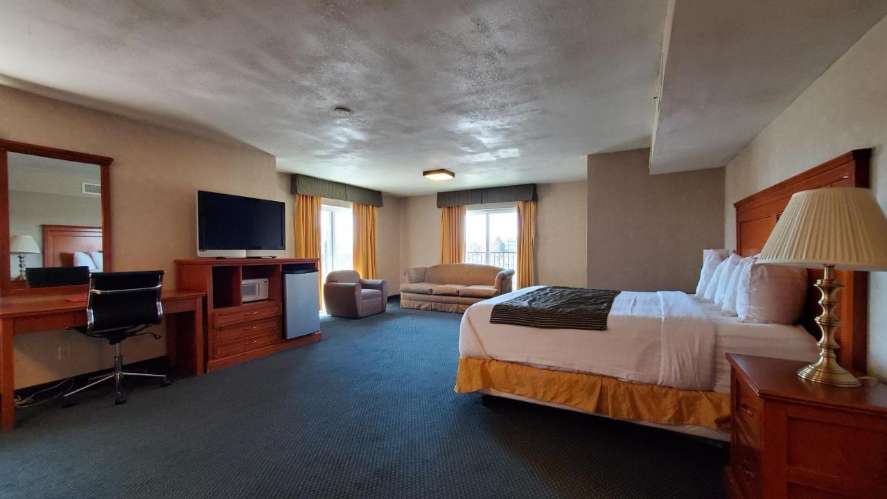 Ramada By Wyndham Flagstaff East Hotel Ngoại thất bức ảnh